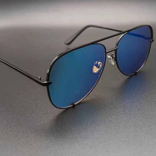 Vista 7 de Mriendao Gafas de sol de aviador para mujeres y hombres, tonos negros clásicos, lentes de sol de piloto de moda, marco de metal, lente UV400