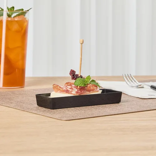 Vista 7 de Restaurantware Mini platos de degustación de 5.2 x 1.8 pulgadas, 100 platos rectangulares desechables de plástico, platos de plástico negro