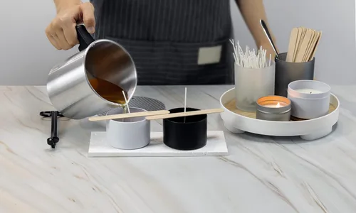 Vista 4 de Aroparc Latas para velas de 8 onzas con tapas, paquete de 24 tarros redondos de metal sin costuras, recipientes vacíos a granel para bricolaje Negro