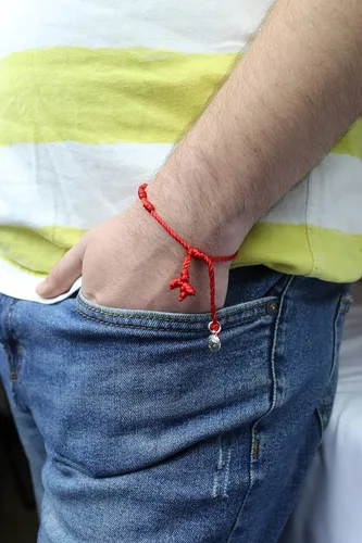 Vista 3 de San Benito Cristiano Bendición Católica Pulsera de Cuerda Rosario de Oración Medallas de Protección Roja Joyería para Hombres y Mujeres Pulsera