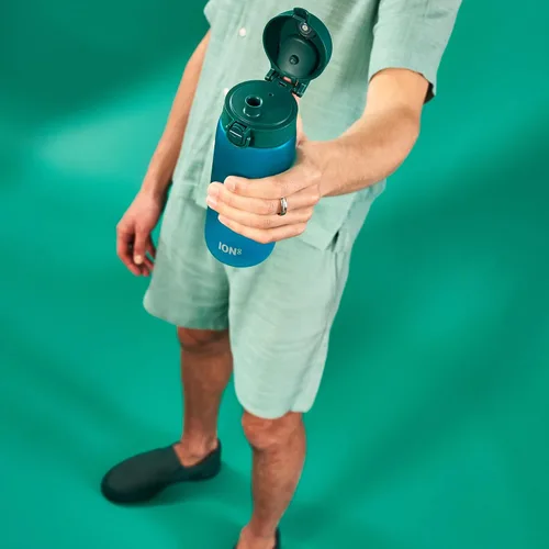 Vista 9 de Ion8 Botella de agua a prueba de fugas, 25.4 fl oz/24 onzas, color azul aguamarina, polímero reciclador resistente al olor sin BPA con tapa abatible