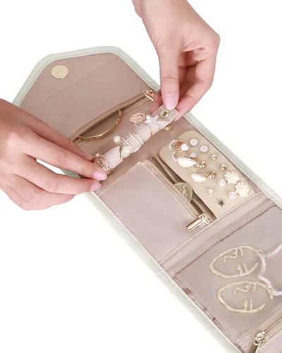 Vista 8 de BAGSMART - Organizador plegable de joyas para viaje, joyero de viaje de diseño floral y borla para llevar anillos, collares, aretes y pulseras