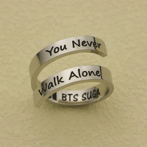 Vista 3 de SELOPU Bangtan - Anillo de regalo para niños Kpop Bangtan con la frase You Never Walk Alone Love YourselfJ-HopeJIMINJINJKRMSUGAV Bangtan Boys Lover