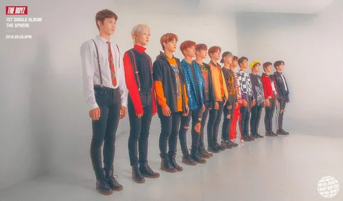Vista 2 de The Boyz -[The Sphere]1er álbum individual Real Ver CD+folleto de 84p+Marco de papel 1p+2p Post Foto+Tarjeta de fotos 1p+Adhesivo K-POP sellado