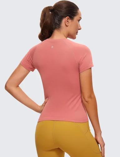 Vista 2 de CRZ YOGA Camisetas de entrenamiento sin costuras para mujer, transpirables, de manga corta, para gimnasio, correr, yoga, atléticas