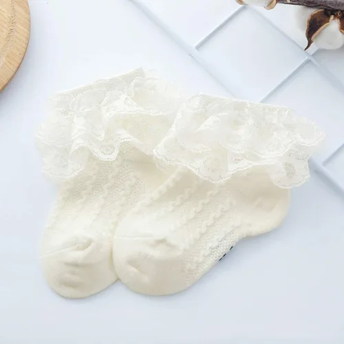 Vista 7 de Colorful Childhood Calcetines de encaje con volantes y ojales para bebés y niñas pequeñas, calcetines cortos de doble encaje para recién nacidosbebés
