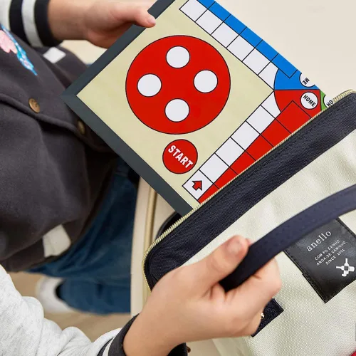 Vista 8 de KIDAMI Juego de mesa mini Ludo magnético de viaje, diseño plegable y ligero, regalo para niños y bebés (19.4 × 19.4 cm)