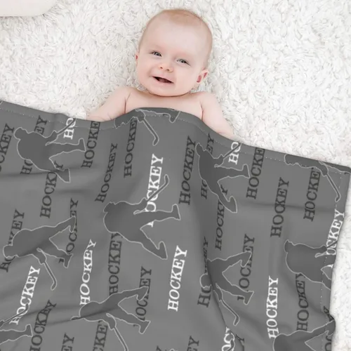 Vista 2 de Manta de bebé de hockey de 30 x 40 pulgadas, manta de forro polar reversible gris con diseño de hockey sobre hielo, manta de felpa ultrasuave