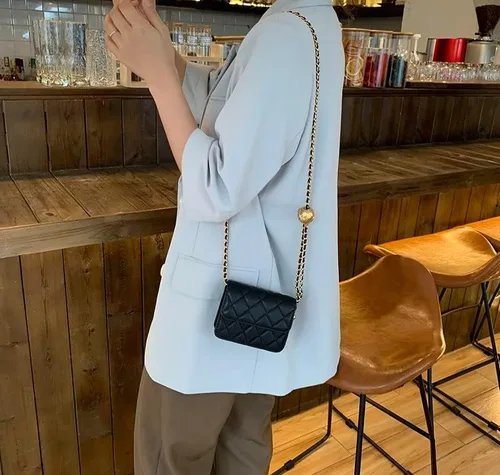 Vista 8 de Mini bolso de cintura para mujer, bolso de cintura pequeño de moda para mujer, accesorios Y2K de moda, Negro -, Compacto, moderno