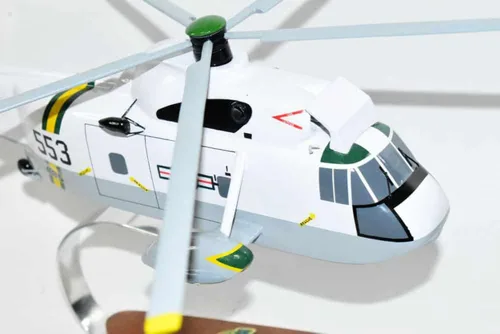Vista 5 de Sikorsky® SH-3 SEA King™, HS-75 Emerald Knights, modelo a escala de caoba de 16