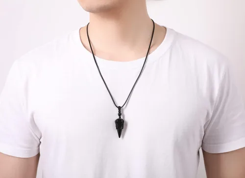 Vista 4 de XIANNVXI Collar puntiagudo con piedra de cristal curativo, cuerda negra ajustable, collar con colgante de piedras preciosas naturales, joyería