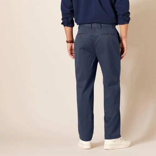 Vista 3 de Tienda Essentials Pantalón chino de corte clásico, resistente a las arrugas, sin pinzas, para hombre (disponible en tallas grandes y altas)