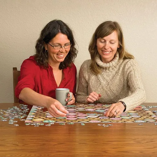 Vista 3 de Cobble Hill - Rompecabezas de 1000 piezas - ¡Sew Happy! - Póster de muestra incluido