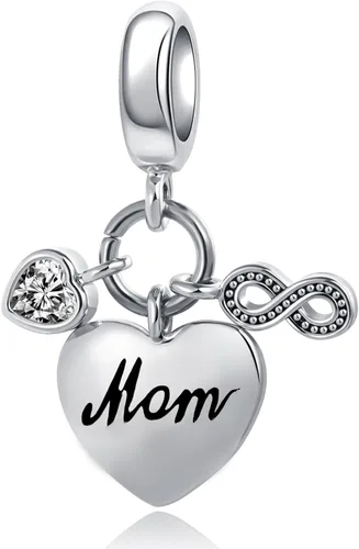 Vista 8 de 2 dijes de corazón para madre e hija con texto en inglés "I Love You to the Moon and Back