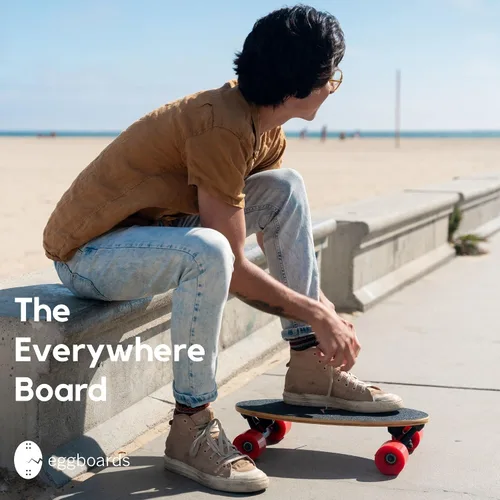 Vista 2 de Eggboards Mini Longboard The Original - Monopatín Cruiser de madera de bambú para adultos y niños. Fácil de transportar, suave para montar