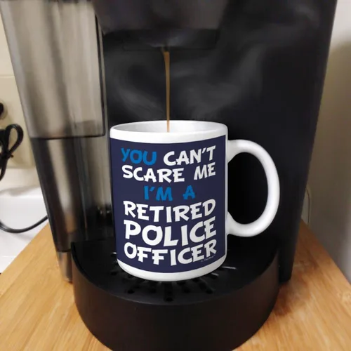 Vista 5 de ThisWear Regalo de jubilación Can't Scare Me I'm a Retired Police Officer Funny Cop Gift Taza de café de cerámica de 11 oz con asa
