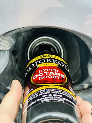 Vista 4 de MotorKote Tratamiento de combustible Hyper Octane Boost 16oz, paquete de 6