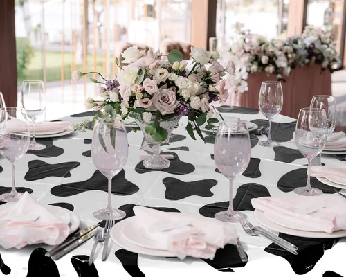 Vista 6 de Remagr Mantel redondo de plástico con estampado de vaca, 3 piezas, 84 pulgadas, desechable, con temática de vaca, para fiesta de cumpleaños