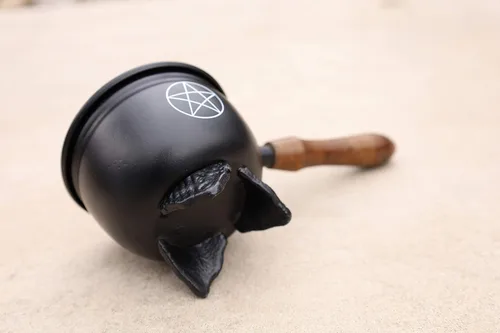 Vista 4 de Quemador de incienso de carbón de metal grande con mango de madera (Pentagrama)