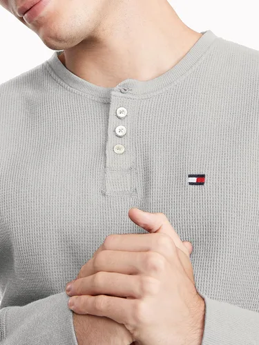 Vista 2 de Tommy Hilfiger Henley de manga larga Modern Essentials para hombre