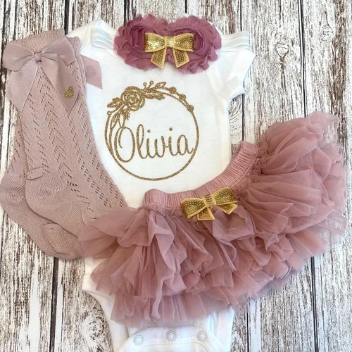 Vista 4 de Personalized Baby Girl Outfit Circular Floral Wreath Design Gold Glitter Optional Accessories