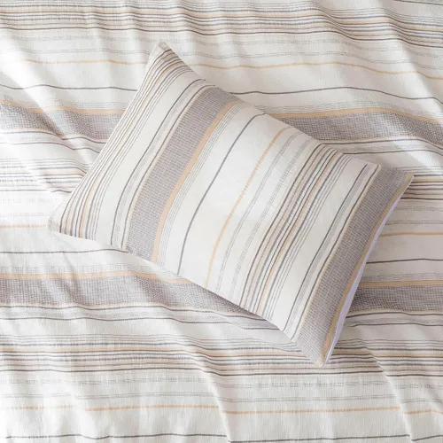 Vista 3 de Amazon Basics - Juego de edredón de 2 piezas, edredón de microfibra jacquard y funda de almohada, ropa de cama para todas las estaciones, Beige a