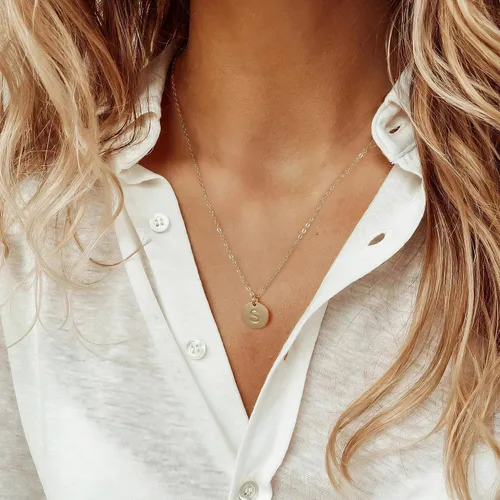 Vista 5 de M MOOHAM Collares de oro para mujer a la moda, collar con colgante personalizado, cadena de satélite delicada Collar chapado en oro de 16 quilates