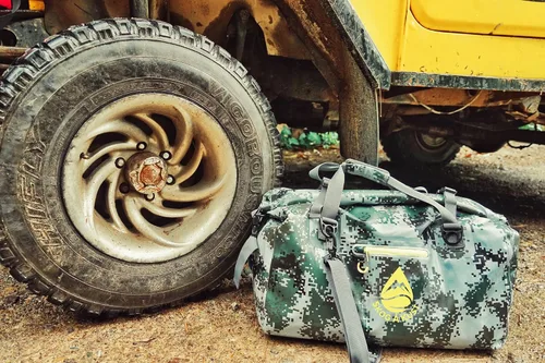 Vista 6 de Skog Å Kust DuffelSak Bolsa impermeable 40L amarillo
