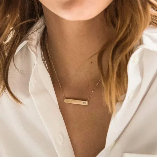 Vista 3 de M MOOHAM - Collar con dije de barra rectangular con inicial, para mujer, chapado en oro rosa de 14 quilates, acero inoxidable, con nombre grabado