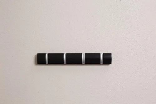 Vista 6 de Perchero con ganchos plegables BirdRock Home , Níquel satinado/ negro (Satin Nickle Hooks/Black Pine)