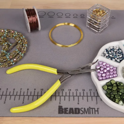 Vista 7 de The Beadsmith Alicates de punta plana doblados microfinos, 5 pulgadas (5.000 in) con cabeza de acero pulido, mango de agarre cómodo de PVC verde