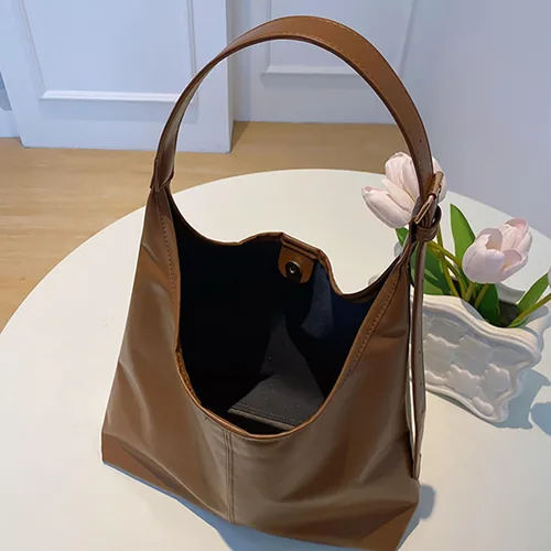 Vista 5 de Bolso Hobo para mujer - Bolso de mano de cuero vegano, bolso de hombro y cartera para mujer, bolso de hombro grande y suave Marrón claro