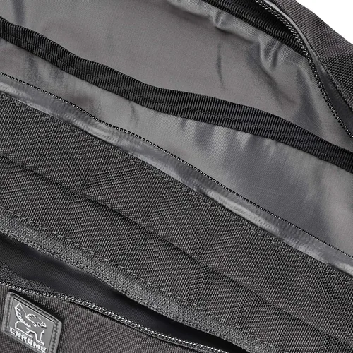 Vista 6 de Chrome Industries Kadet - Bolsa bandolera de 9 litros con mini hebilla color plateado Plateado
