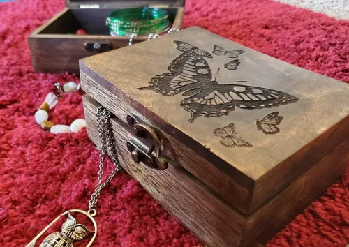 Vista 6 de Joyero de mariposa grabado, hermosa caja de recuerdo Caja de almacenamiento de aretes y collares para niñas y mujeres Idea de regalo para el día