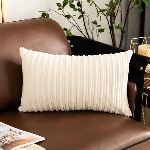 Vista 166 de UGASA - Fundas de almohada decorativas de terciopelo suave y sólidas de Navidad para sala de estar/sofá, 16 x 16 pulgadas, 2 unidades, color burdeos