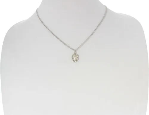Vista 4 de Heartland - Medalla milagrosa de plata de ley para mujer con borde grabado y cadena a elección