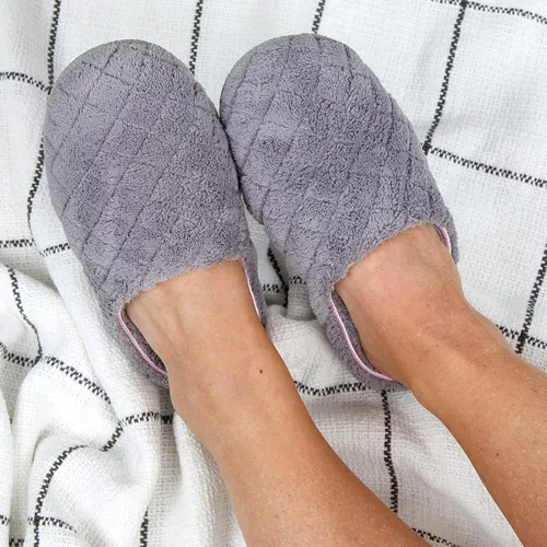 Vista 4 de Dearfoams - Pantuflas informales de felpa acolchada Leslie para mujeres - Azul