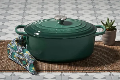 Vista 5 de Le Creuset - Olla holandés redonda con tapa de cocina, hecha de hierro fundido esmaltado, 6.75 cuartos de galón, color alcachofa, colección signature