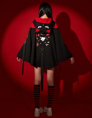 Vista 3 de Emily the Strange Disfraz de Halloween con capucha para niñas con estampado de club de malos gatitos negros