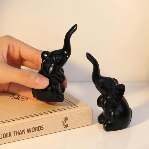 Vista 3 de DUQGUHO Mini elefante negro regalos para mujer, estilo moderno, estatua de animal pequeño, 2 piezas de decoración de elefante para estantes