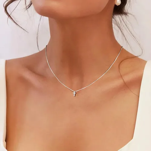 Vista 41 de Collar de cruz para mujeres y niñas, delicado chapado en oro de 14 quilates, gargantilla con dije de cruz que no se deslustra, impermeable, moderno