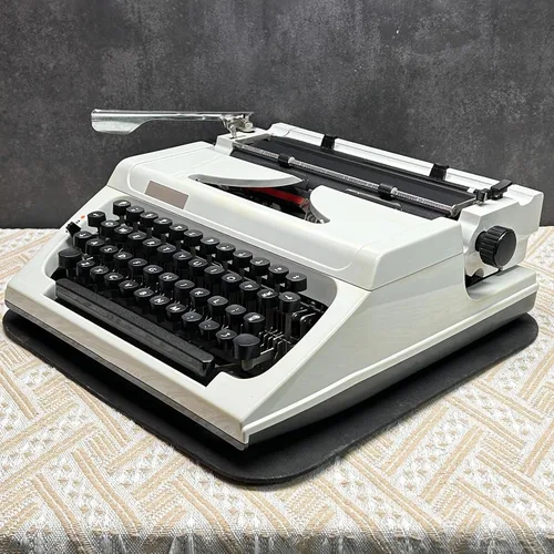 Vista 6 de Máquina de escribir tradicional manual, máquina de escribir manual clásica, procesador de palabras clásico para escribir novelas en cualquier lugar