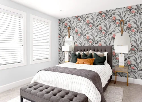 Vista 3 de NextWall Stacy Garcia Home Palma Tropical - Papel tapiz autoadhesivo (plateado metálico y coral)
