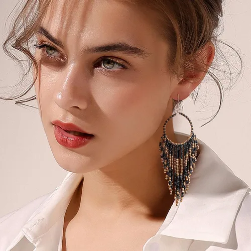 Vista 4 de DoreenBow Aretes largos de borla con cuentas bohemias, aretes colgantes hechos a mano con cuentas de semillas