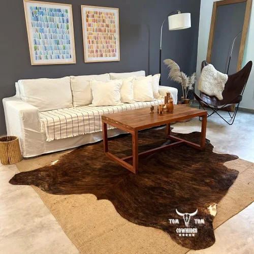 Vista 2 de Alfombra de piel de vaca 6x6 Brindle Dark Natural Leather