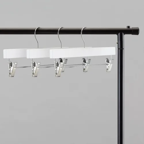 Vista 7 de Amazon Basics Perchas de madera duraderas para pantalones y faldas con clips, color blanco, paquete de 10