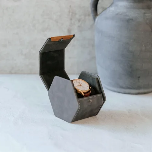 Vista 14 de Funda protectora de viaje para reloj de 1 ranura, organizador de relojes de alta calidad, con cuero vegano, almohada ajustable para cualquier reloj