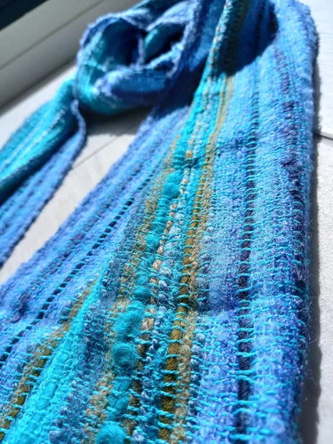 Vista 6 de Bufanda hecha a mano de alpaca del bebé para las mujeres. accesorio exclusivo y de moda