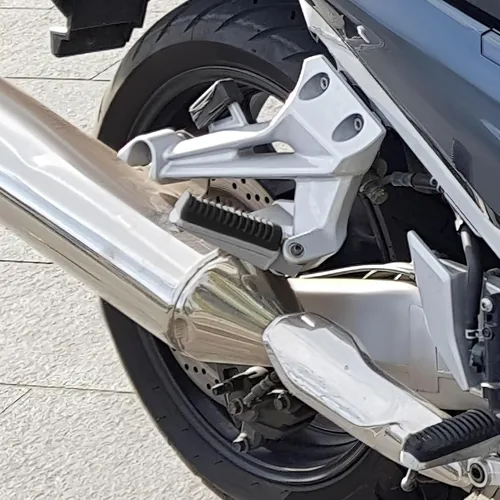 Vista 4 de TCT-MOTORPARTS Reposapiés trasero Estriberas para Yamaha FJR1300 FZ1 FZ6 FZ6R FZ400 XJR1200 1300 XJ6
