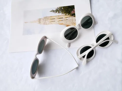 Vista 4 de FOURCHEN Clout Gafas de sol para niños Bold Retro Oval Round Lens